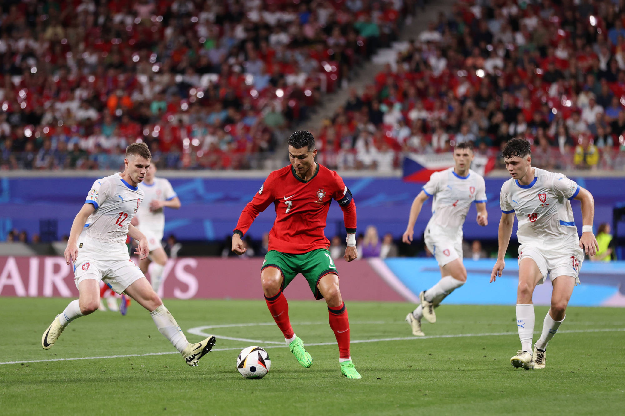 同乐城链接-匈牙利瑞典捷克波兰葡萄牙，欧锦赛预选赛拉开序幕的简单介绍