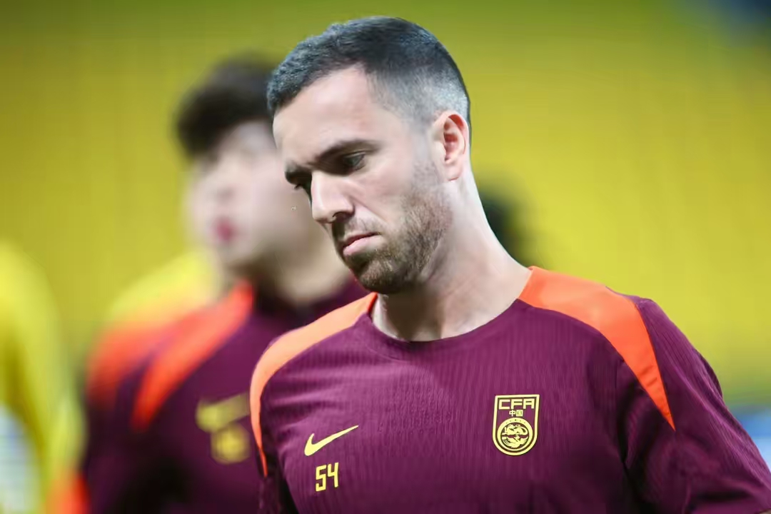 索肖主帅召开战术会议，全队备战迎接下一场比赛的简单介绍