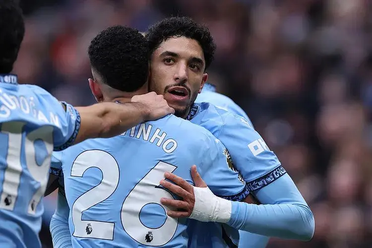 曼城备战本周末比赛，士气高涨