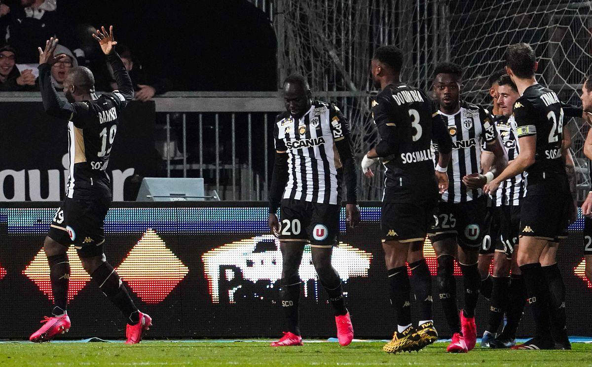 同乐城教练-圣埃蒂安客场惜败巴黎，法甲保级形势严峻的简单介绍