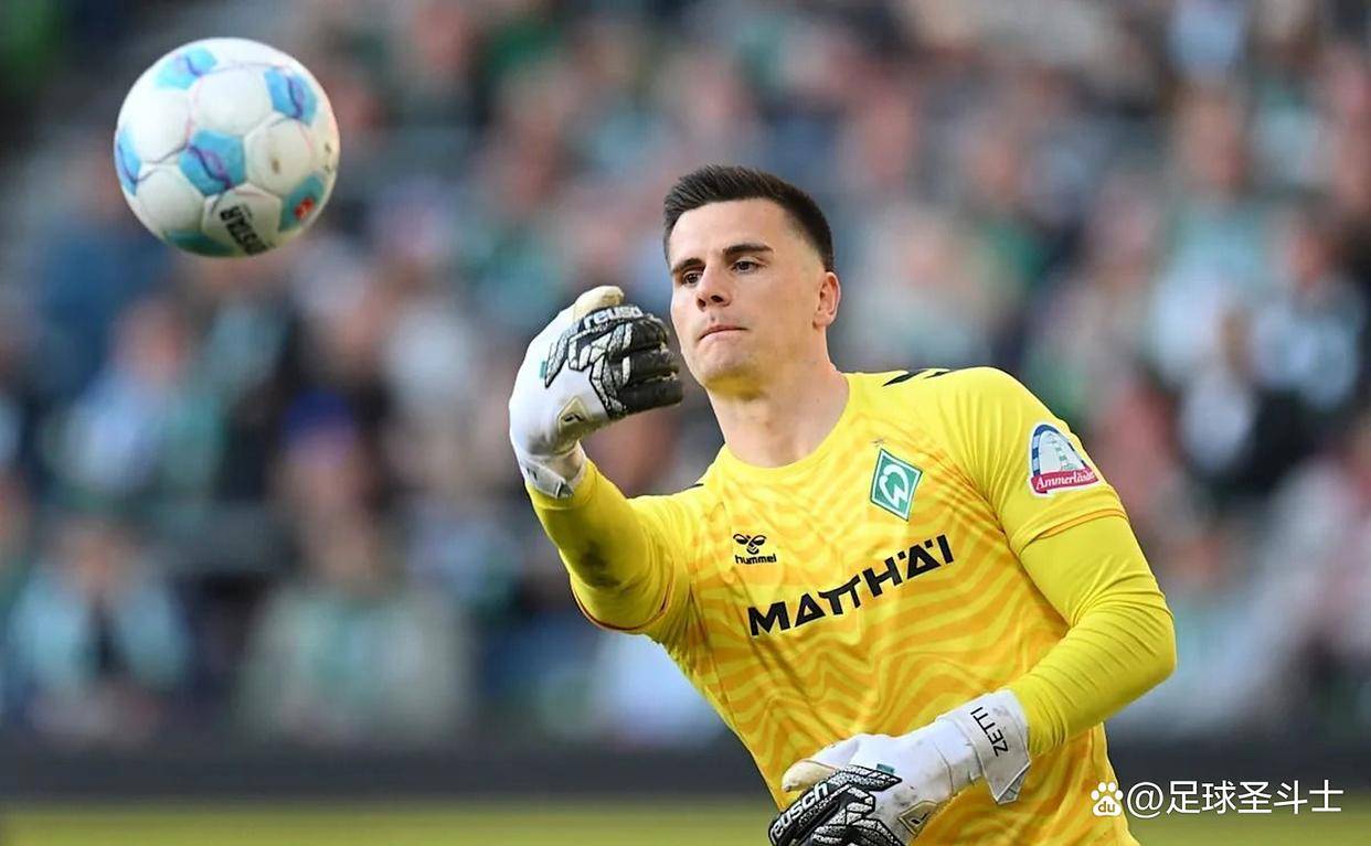 意大利门将扑救见长，安全稳固球门