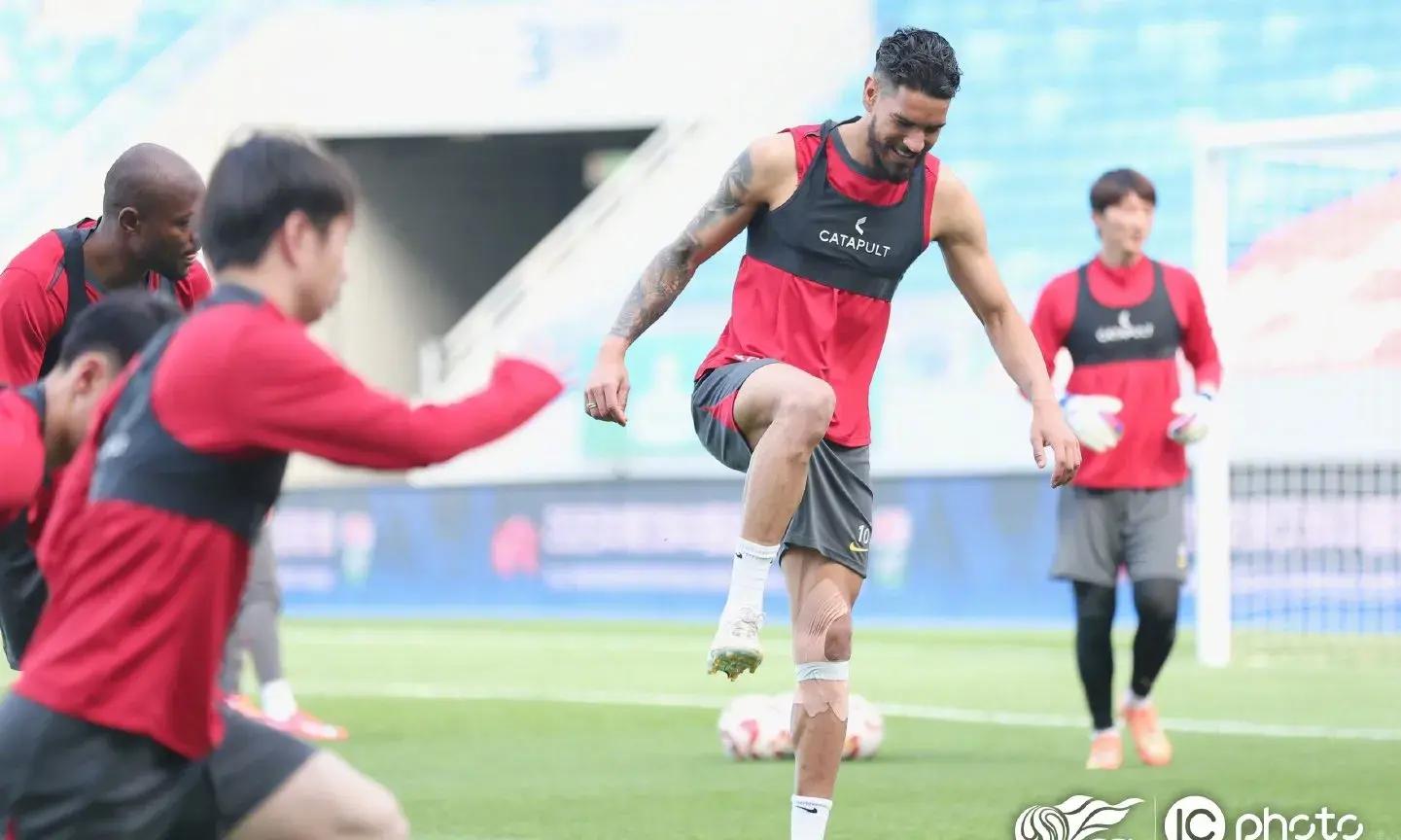 关于球员个人技术不断提高，成为球队关键一员的信息