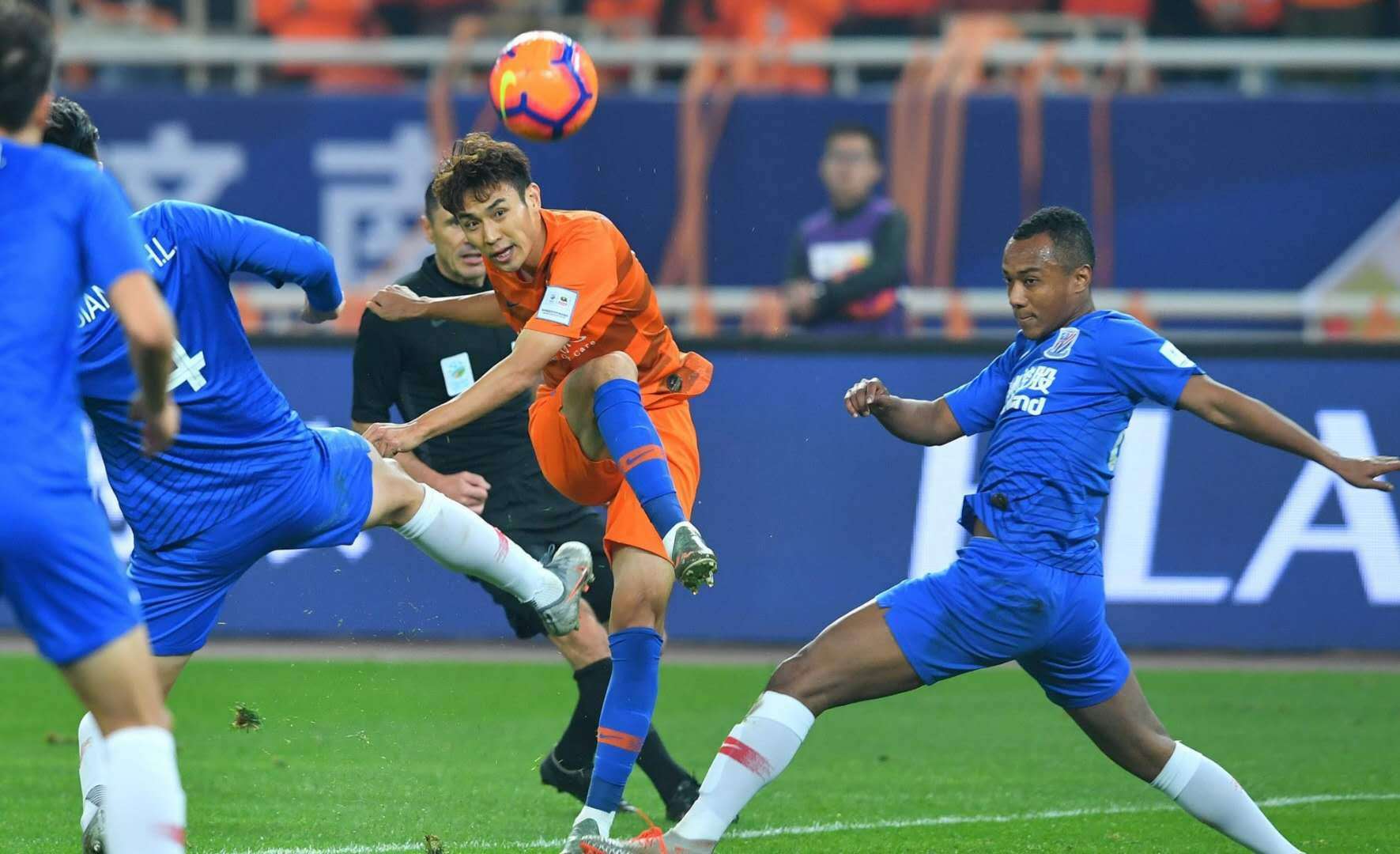 申花外援连入两球，帮助球队战胜泰达