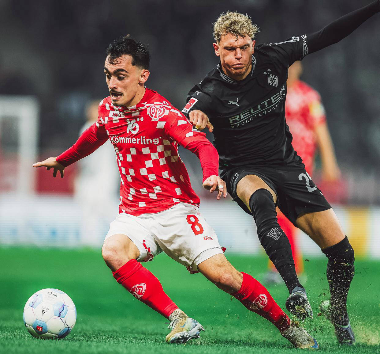 拜仁慕尼黑与门兴格拉德巴赫激烈对决