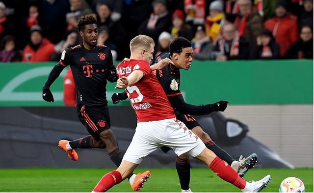 关于曼联客场负拜仁慕尼黑，晋级困难重重的信息