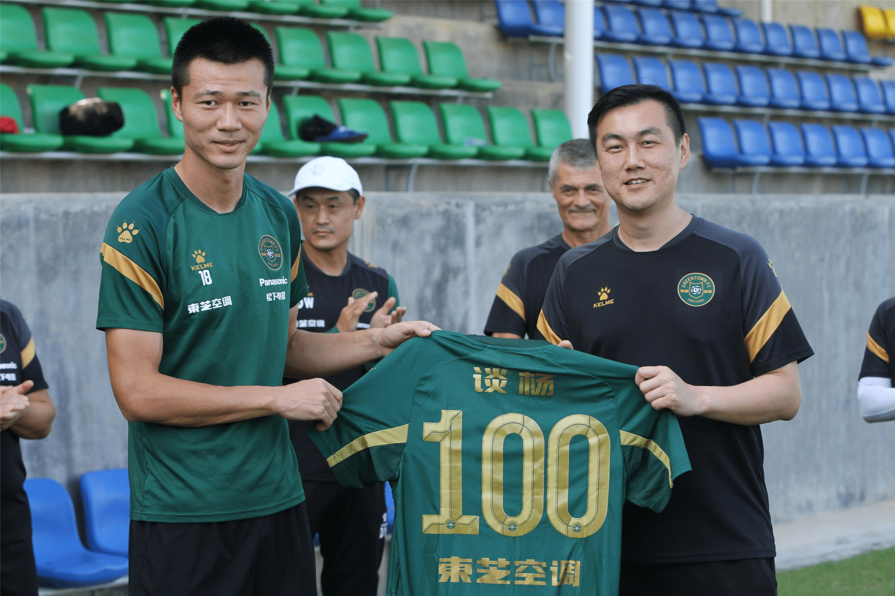 绿城力克重庆:冲超希望一线升起 绿城力克重庆:冲超希望一线升起