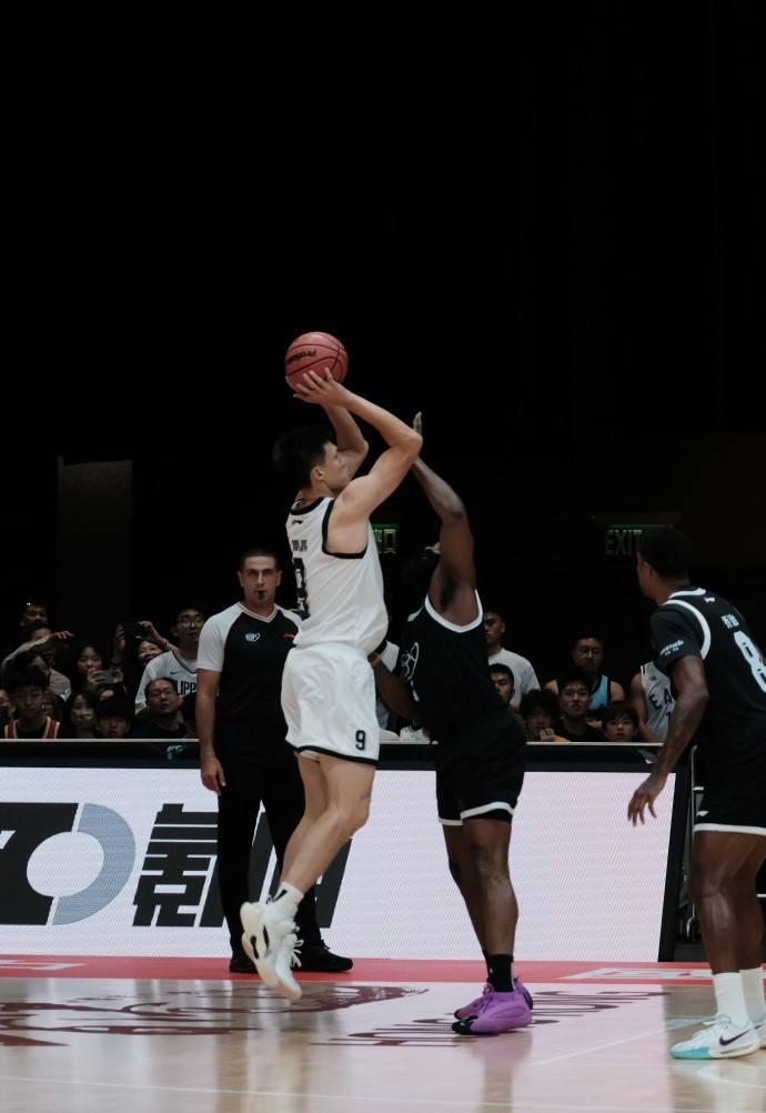 篮球明星组队参加慈善篮球赛事